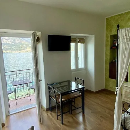 לינה וארוחת בוקר Nest On The 3*